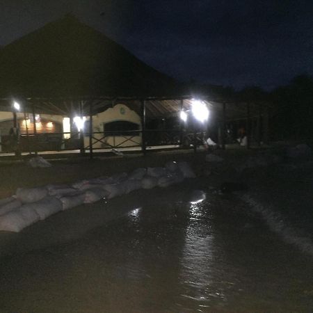 Pic-Nic Beach Corn Island Hotel Buitenkant foto