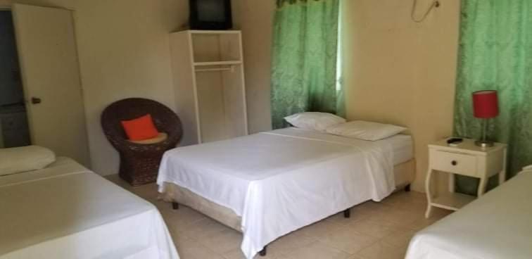 Pic-Nic Beach Corn Island Hotel Buitenkant foto