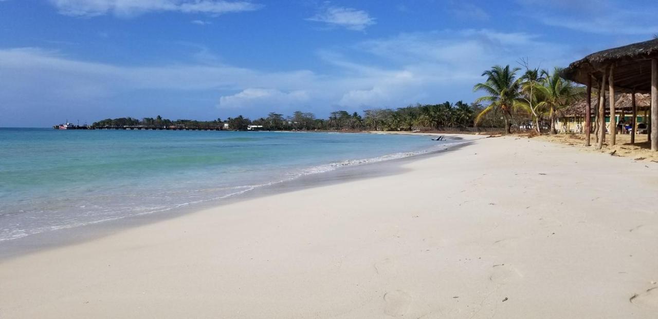 Pic-Nic Beach Corn Island Hotel Buitenkant foto