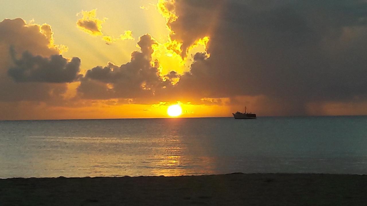 Pic-Nic Beach Corn Island Hotel Buitenkant foto